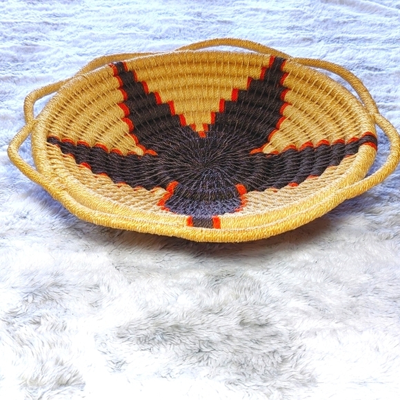 Handwoven Woven Wicker Rustic Rolled African Flower Design Serving Basket - Picture 2 of 9